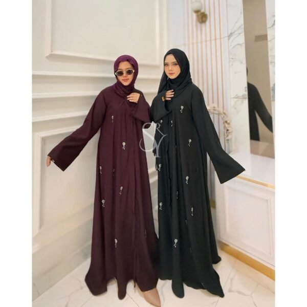 nareen abaya